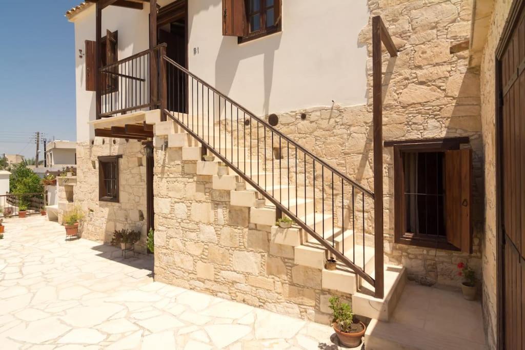 Olympia Traditional Houses מראה חיצוני תמונה