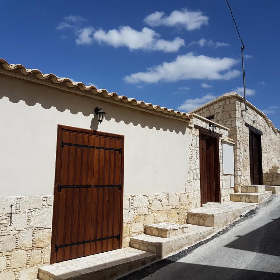 Olympia Traditional Houses מראה חיצוני תמונה